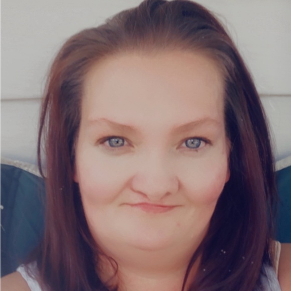 Meet your Posher, Robyn - Picture 2 of 2